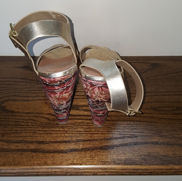 Gold with Multi color Wedges - Picture 3 of 8